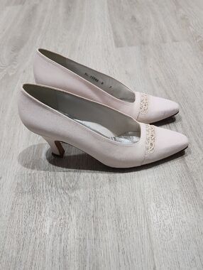 Stuart Weitzman Blush Pink Suede Mid-Heel Pumps with Embroidered Toe 7